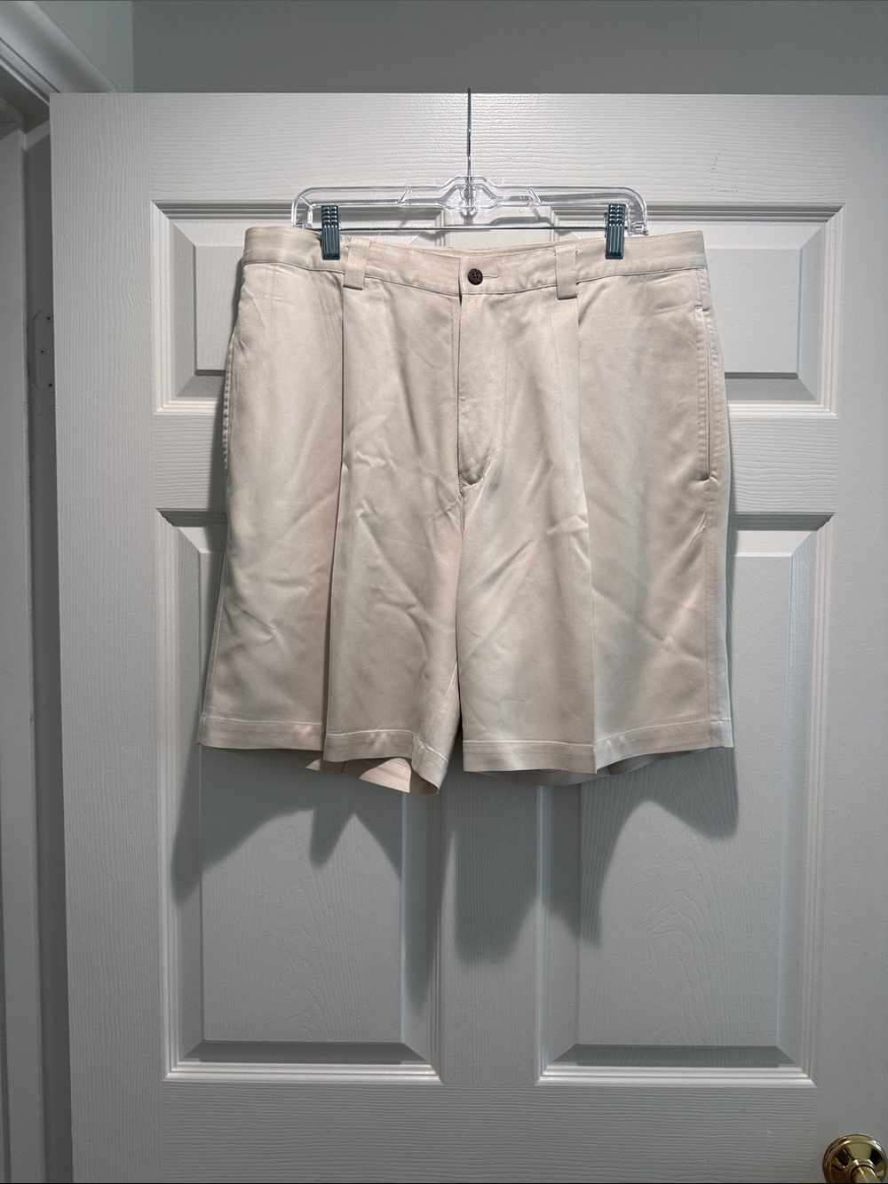 Tommy Bahama Men's Classic 100% Silk Pleated Cream Shorts
